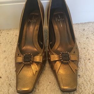 Paolo Gold Brush Metallic Heels. Size 5
